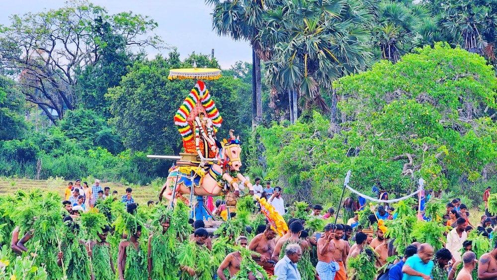 சிறப்பாக நடந்த தான்தோன்றீஸ்வரர் ஆலயத்தில் வேட்டை திருவிழா 