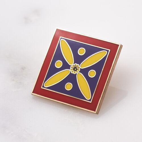 Badge. The Persian Cross. Multi-coloured Cross with 1 central Green Stone. Original pattern.