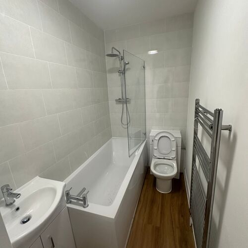 2 Bedroom Flat To Let with Parking