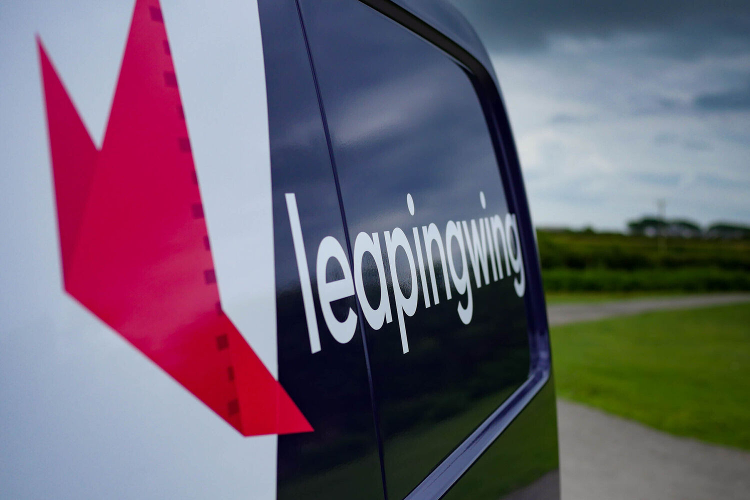 Leaping Wing - 2x Nissan enV200