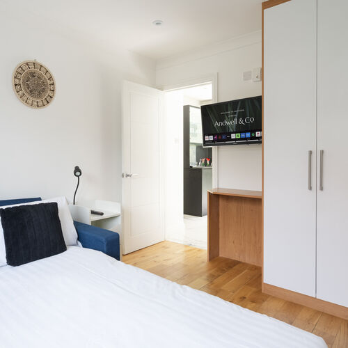 The Oaks, Watford WD19 4LR