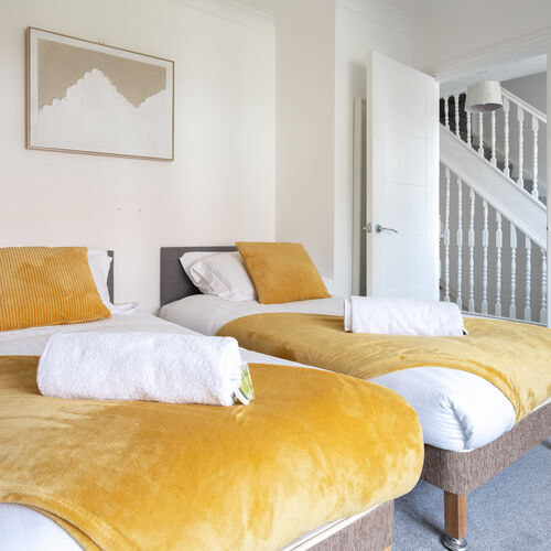 The Oaks, Watford WD19 4LR