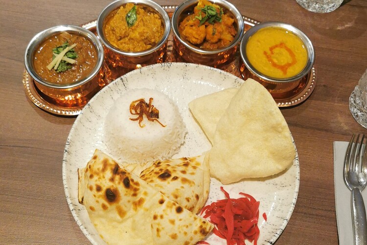 The Food/Menu | Mall Road Restaurant | Indian restaurant Hadleigh Leigh on sea | Takeaway grills Benfleet | Dine in curries grills Thundesley