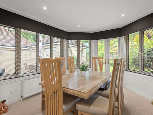 Sneddon Place, Airth, FK2 8GH