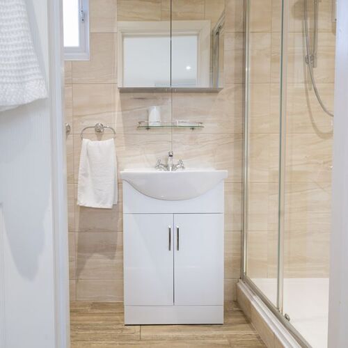 Little Tolpitts Lane, Watford WD18 9QG