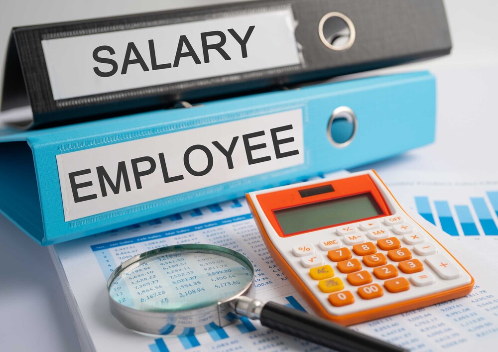 The Transparency Debate: Pros and Cons of Disclosing Salary Ranges in IT Recruitment