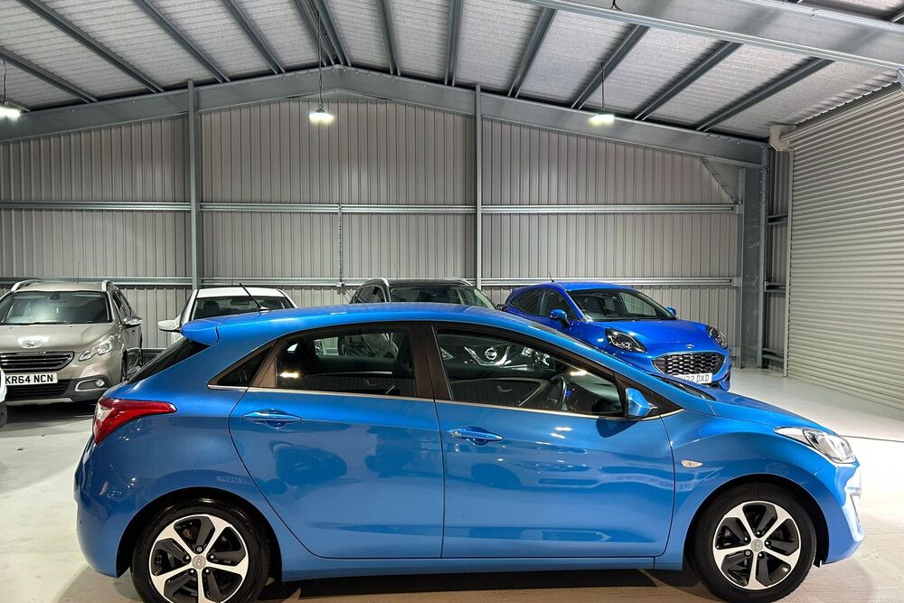HYUNDAI i30