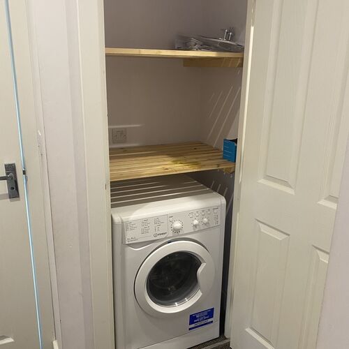 QUEENSWAY, BLETCHLEY - 2 BEDROOM 2 BATHROOM