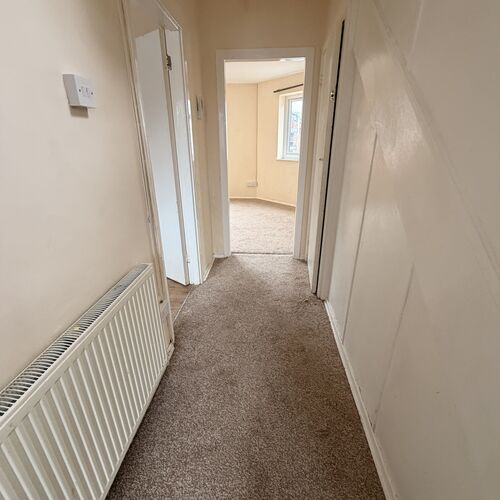 QUEENSWAY, BLETCHLEY - 3 BEDROOM MAISONETTE