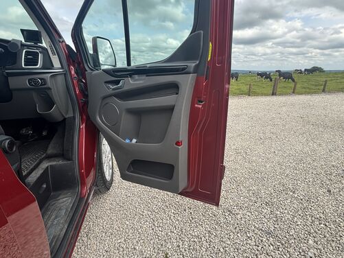 Ford Tourneo Custom Auto 8 Seater