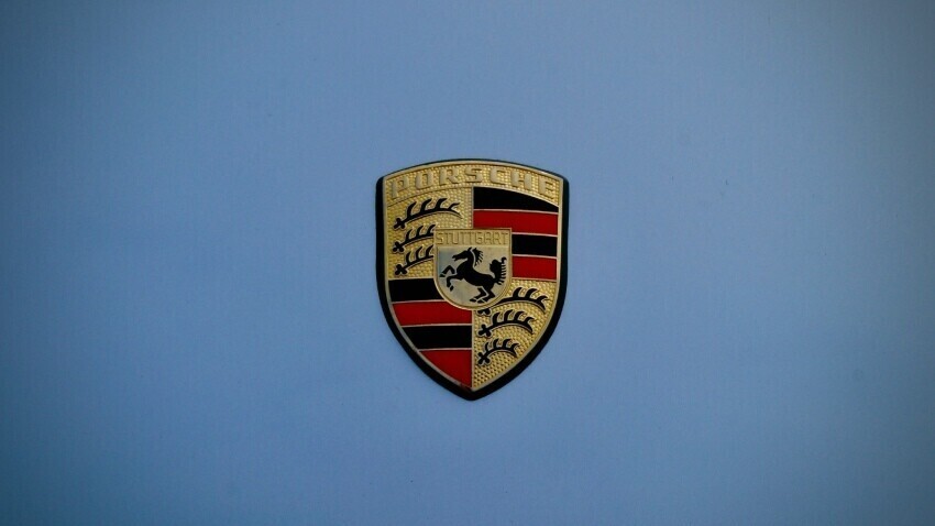 Porsche motorsport badge