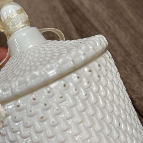 White Raindrop Geo Candle (slight damage)