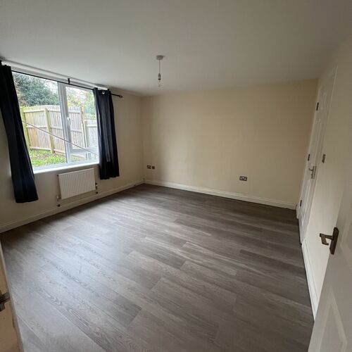 CENTRAL BLETCHLEY - TWO BEDROOM - GARDEN