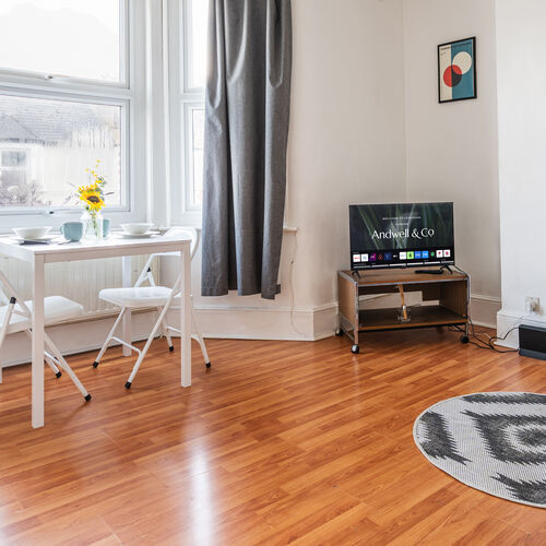 20B Hafton Road, Catford SE6 1LP