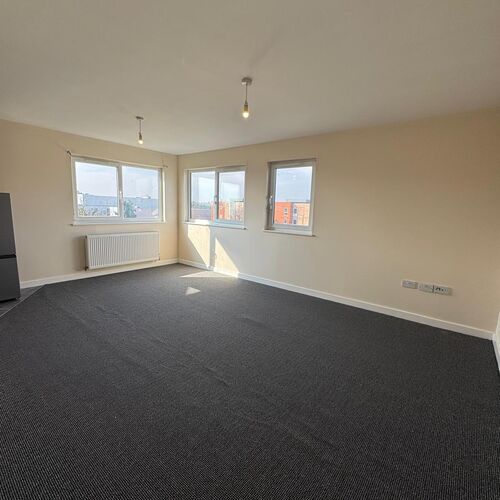 QUEENSWAY, BLETCHLEY - 2 BEDROOM PENTHOUSE