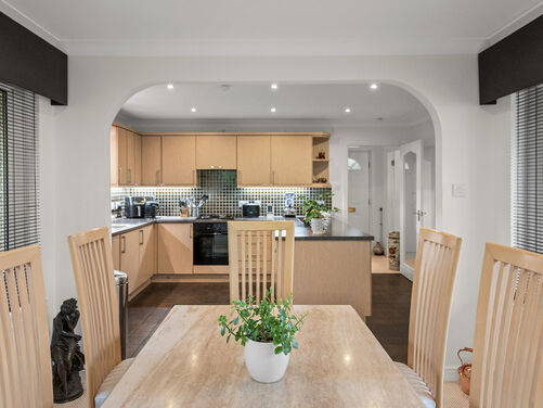 Sneddon Place, Airth, FK2 8GH