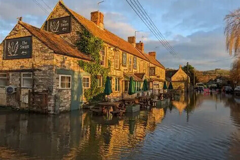 The Swan Pub, Swineford.