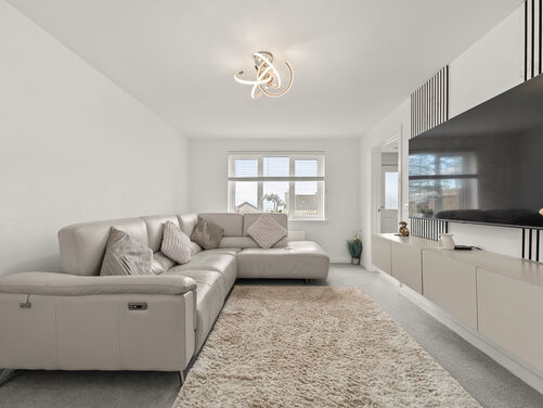 Middlerigg Avenue, Reddingmuirhead, FK2 0WG