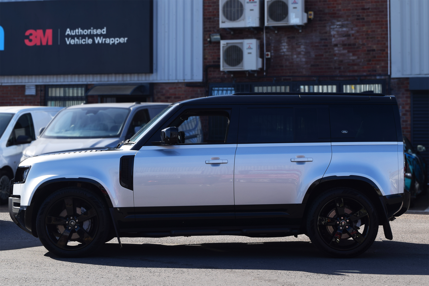 Land Rover Defender 100