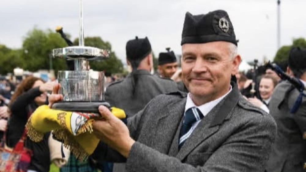 Stuart Liddell MBE, OSS, and Inveraray and District Pipe band win the Worlds.