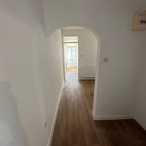 2 Bedroom Flat To Let with Parking