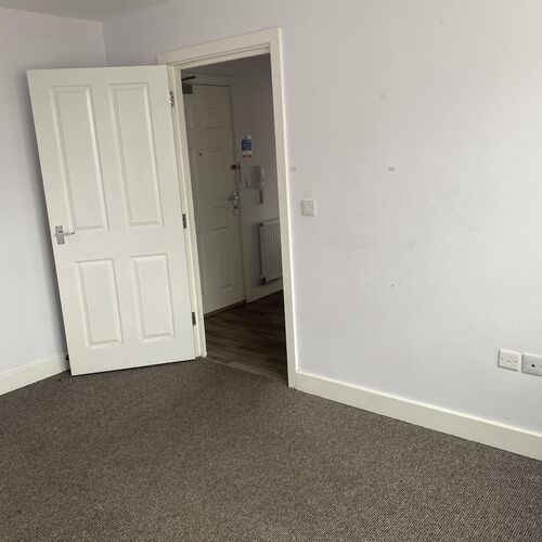 QUEENSWAY, BLETCHLEY - 1 BEDROOM