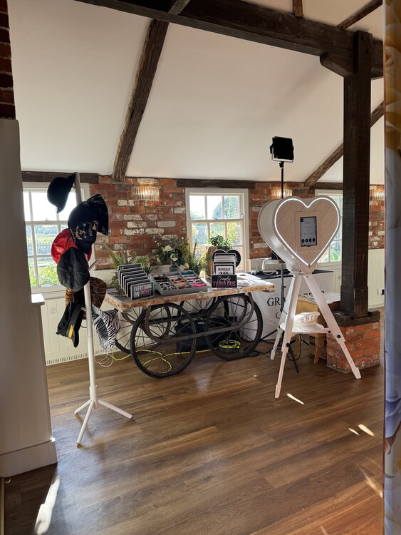 Sopley Mill Wedding | Louise &amp; Jonathan | Pic Me Photo Booths