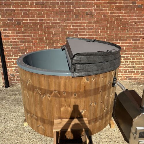 Wooden hot tub - 6ft round