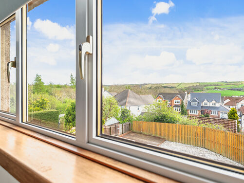 Pirleyhill Gardens, Falkirk, FK1 5NB