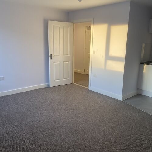 QUEENSWAY BLETCHLEY - 1 BEDROOM GROUND FLOOR APARTMENT