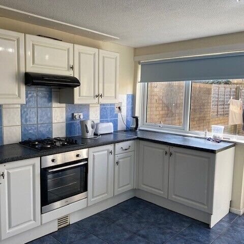 CONNIBURROW - ROOM RENTAL