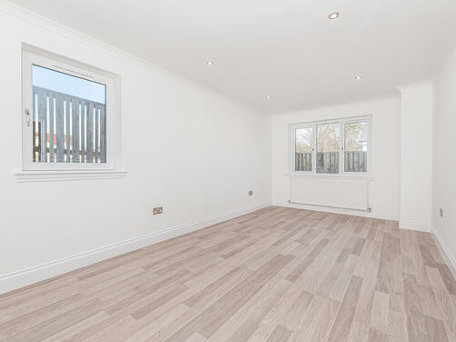 Claremont, Alloa, FK10 2DN