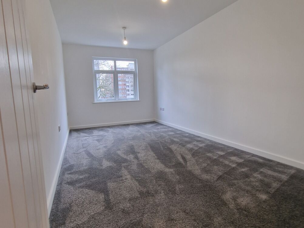 New 3x1 bedroom flats above commercial premises