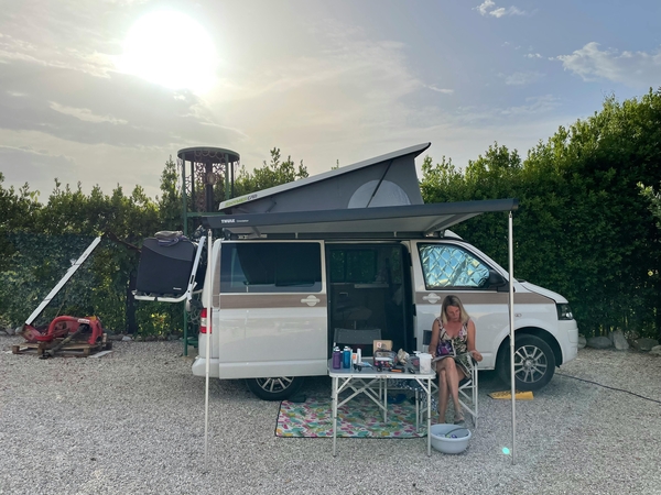 *Why Choose a Professional Campervan Conversion Over a DIY Build?🚐🛠️*