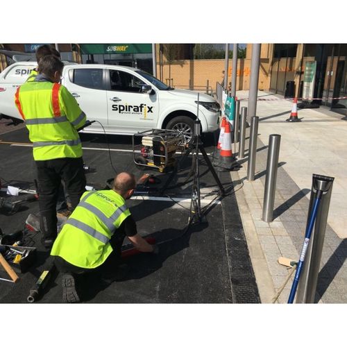 Securing of courtesy canopies for the general public