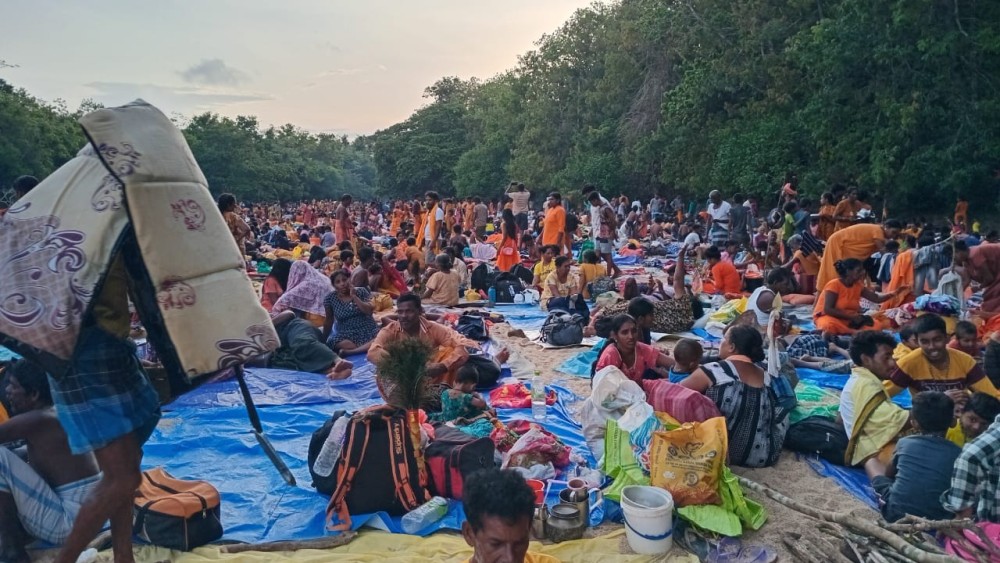 ஒரே நாளில் பத்தாயிரம் பக்தர்கள் கானகத்துக்குள் பிரவேசித்தனர்