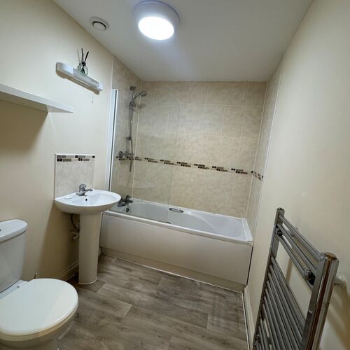 QUEENSWAY, BLETCHLEY - 1 BEDROOM 