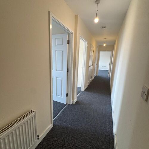 QUEENSWAY, BLETCHLEY - 2 BEDROOM PENTHOUSE