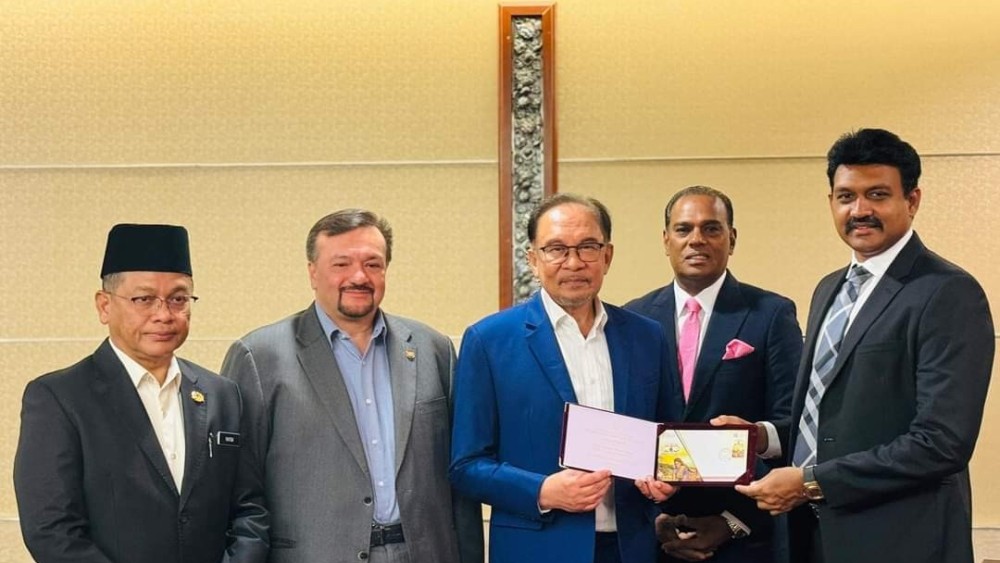 மலேசிய பிரதமர் அன்வர் இப்ராஹிமை சந்தித்த கிழக்கு மாகாண ஆளுநர் 