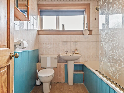 The Cleaves, Tullibody, FK10 2XD