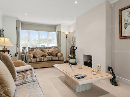 Sneddon Place, Airth, FK2 8GH