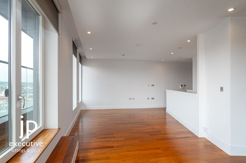 HAYES APARTMENTS CARDIFF CITY CENTRE FURNISHED/UNFURNISHED TWO BEDROOM PENTHOUSE WITH VIEWS OVER THE CITY CENTRE