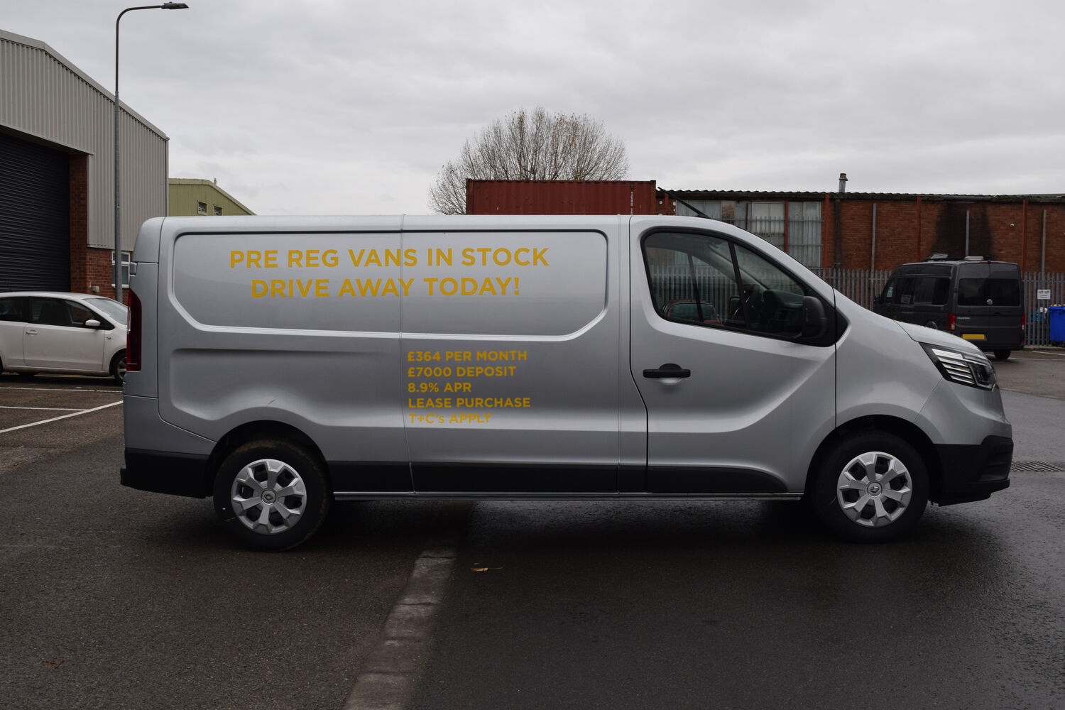 Renault Cardiff - 3x Renault Trafic