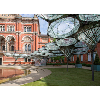 Secure fixing of temporary structures in a public place 