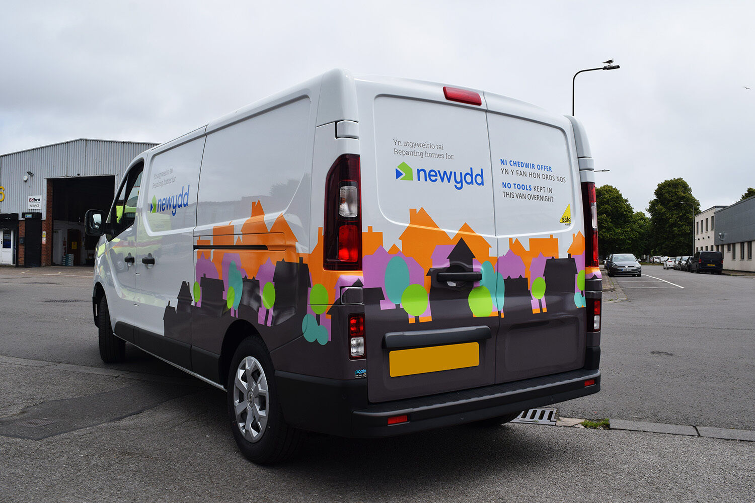 Newydd - 12x Renault Trafic