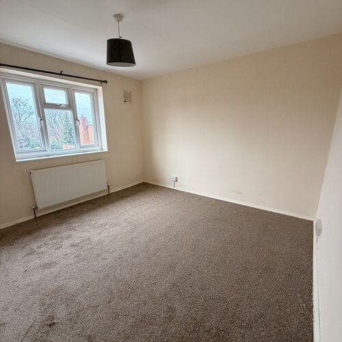 QUEENSWAY, BLETCHLEY - 3 BEDROOM MAISONETTE
