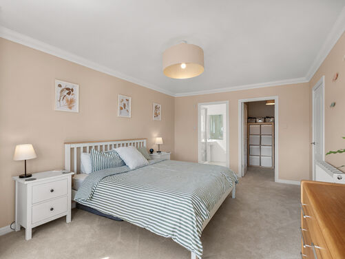 Marshall Drive, California, FK1 2AB