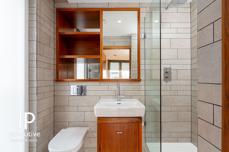 HAYES APARTMENTS CARDIFF CITY CENTRE FURNISHED/UNFURNISHED TWO BEDROOM PENTHOUSE WITH VIEWS OVER THE CITY CENTRE