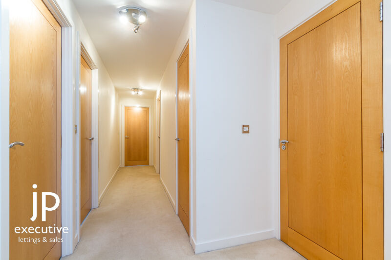 ROMA HOUSE VICTORIA WHARF CARDIFF BAY UNFURNISHED THREE BEDROOM APARTMENT WITH WATER VIEWS.