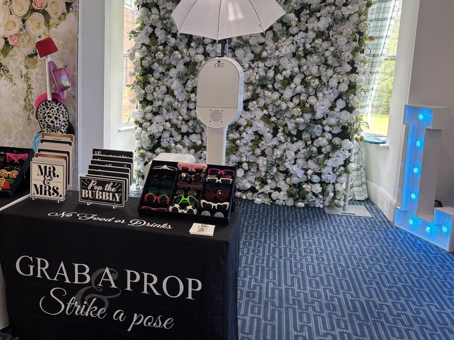 Gallery  | Pic Me! by Sweetalicious | Wedding Photo Booth Hire Hampshire | Corporate Photo Booth Hire Southampton | Luxury Photo Booth Hire Bournemouth